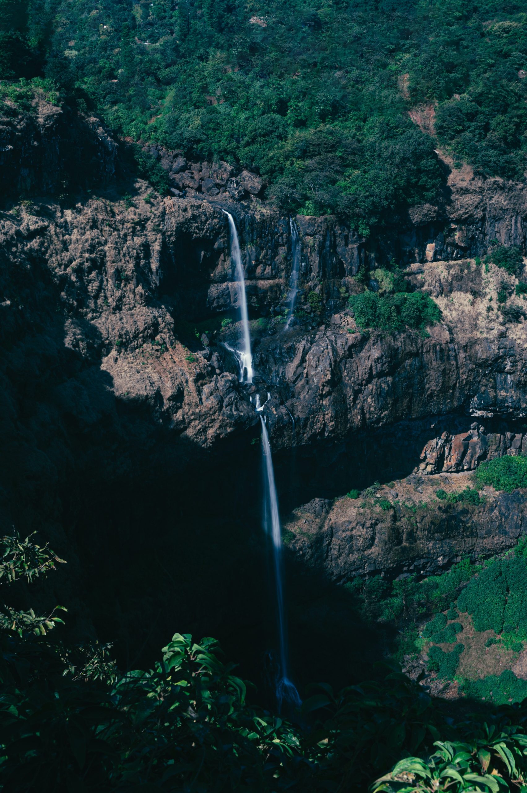 Mumbai Lingmala waterfall cliff jumping